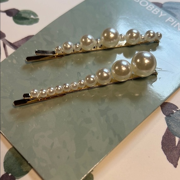 NWT Elegant Pearl Hair Pins Set of Two - Picture 8 of 16